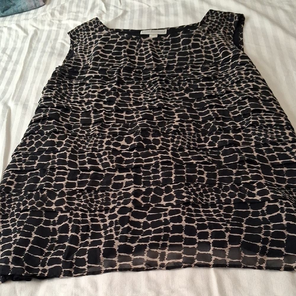 Dana Buchman Black and Cream Patterned Blouse